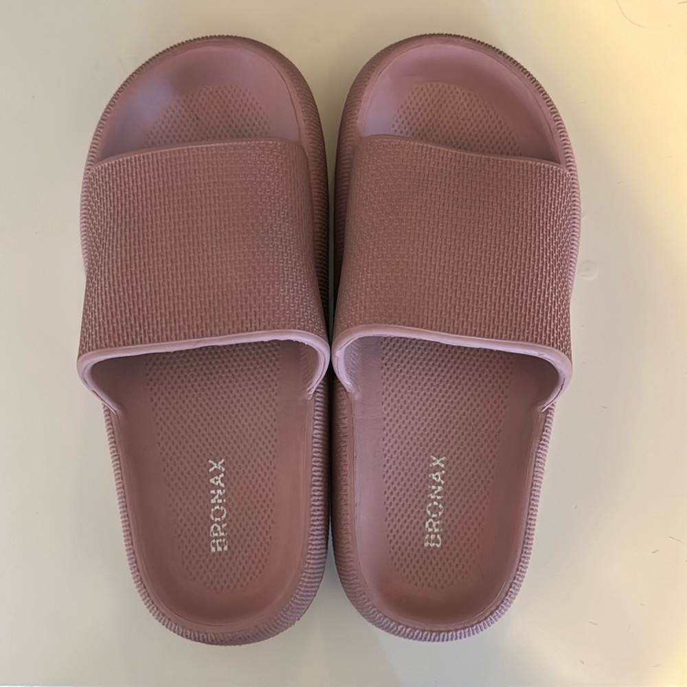 Light pink pillow slides
